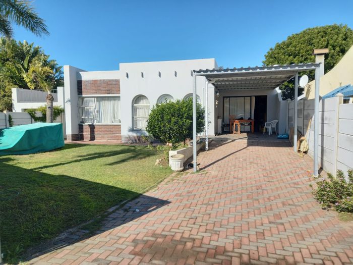 Aston Bay House For Sale: 3 bedrooms, office, outdoor bathroom, double carport.