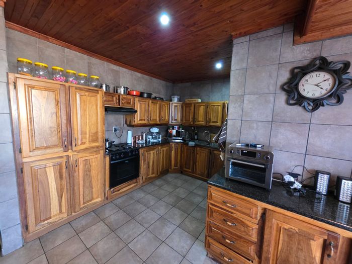 For Sale: House in Sasolburg Ext 23 with pool, study, and ample parking.