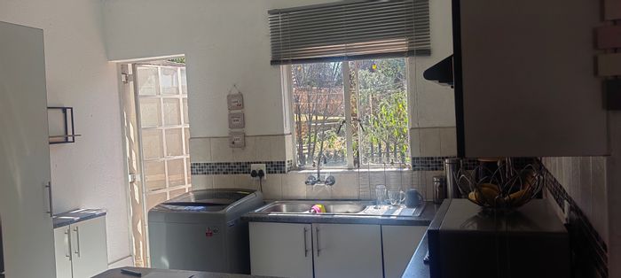 Ridgeway Apartment For Sale: 2 bedrooms, secure parking, close to schools and shopping.