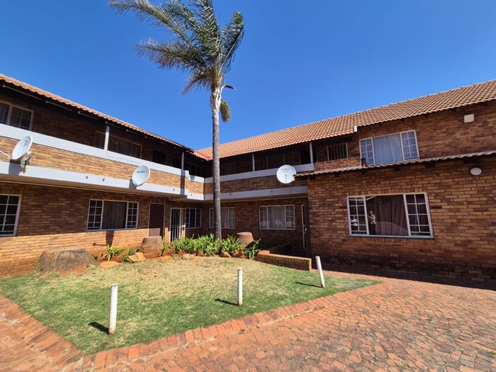 1-Bedroom Townhouse To Rent in Kenleaf with secure parking and prepaid electricity.