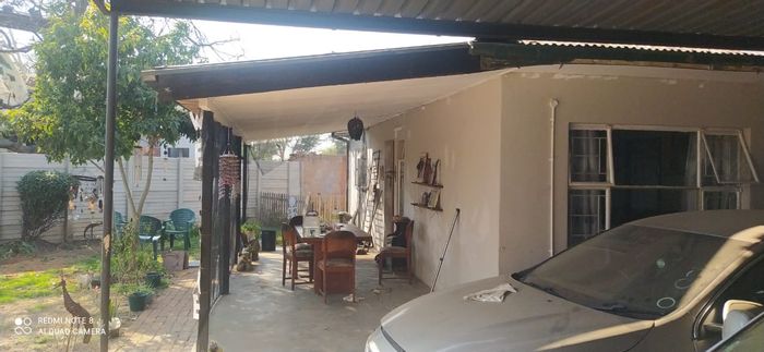 For Sale: Family house in Wolmer with 4 bedrooms, garden, and secure parking.