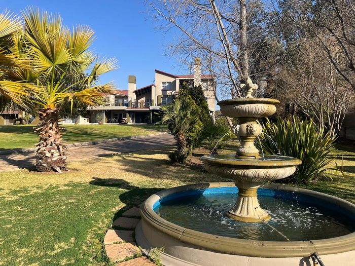 Abrahamsrust Townhouse For Sale: River view, indoor braai, boathouse, pool, tennis courts.