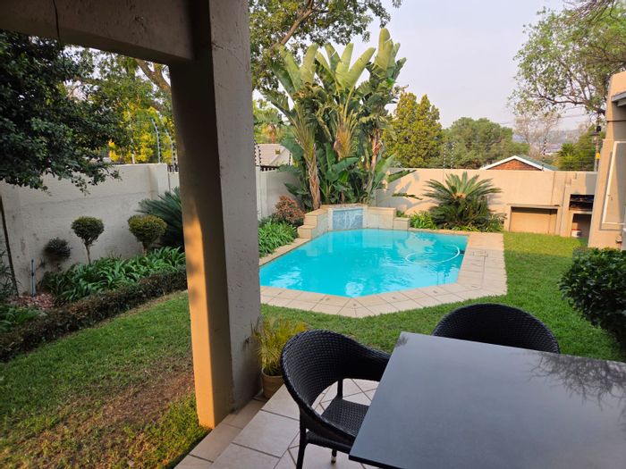 Paulshof House For Sale: Secure cluster, garden, pool, Jacuzzi, close to amenities.