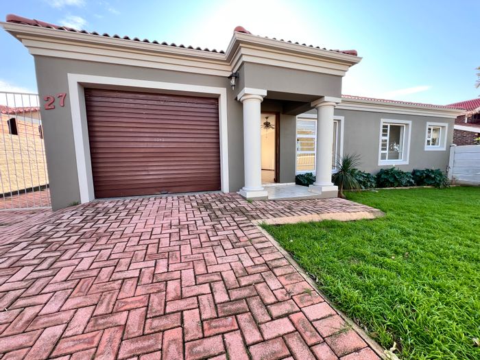 Dual homes for multi-generational living or rental income in Noorsekloof, For Sale.