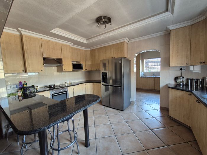 Dalpark House To Rent: 4 beds, 3 baths, staff quarters, near Carnival Mall.