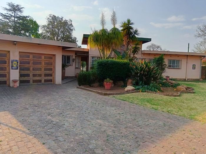 For Sale: Spacious 4-Bedroom House in Selcourt with Pool and Security Features.