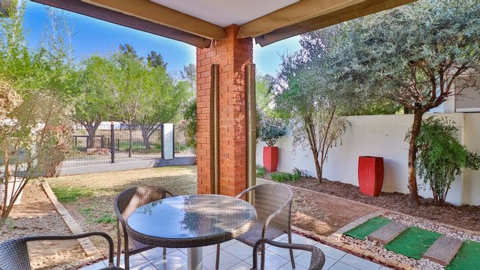 Broadacres Townhouse For Sale: 2 beds, gym, heated pool, bird sanctuary views.