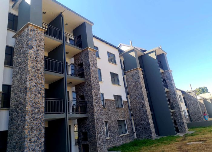2-Bedroom Townhouse in Kempton Park AH To Rent with balcony and built-in braai.