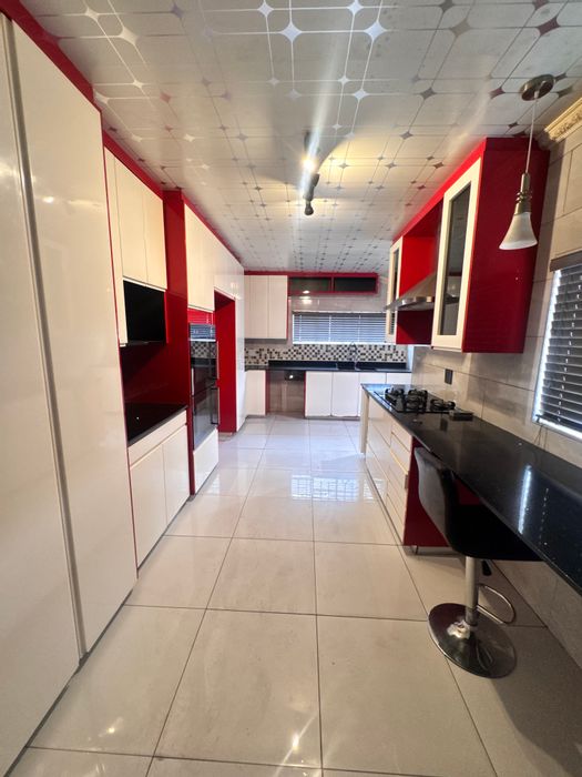 Duvha Park House For Sale: 3 beds, flats, air conditioning, secure yard.