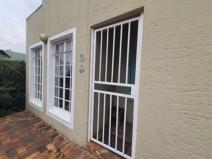 Vanderbijlpark Central Townhouse For Sale: Pool, patio, study, double garages, great security.