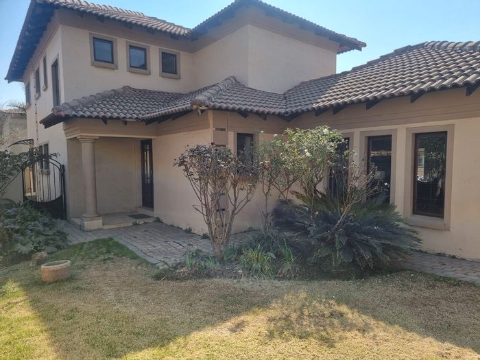 House To Rent in Sonneveld: 4 bedrooms, 3 bathrooms, secure complex, covered parking.