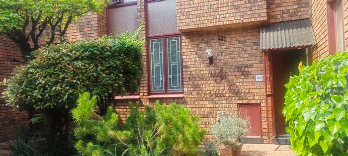 House For Sale in The Hill: Pool, security, play area, and on-site laundry.