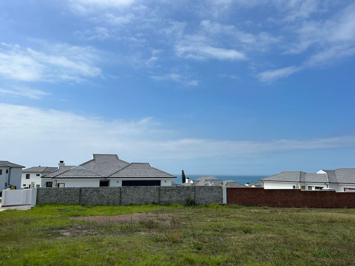 Vacant Land Residential for Sale in Ferreira Town: Security estate, beach access, panoramic views.