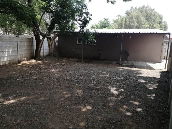 For Sale: House in Sasolburg Ext 4 with flat, carports, and renovation potential.