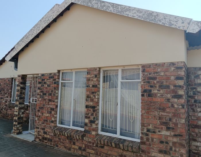 For Sale: 2-Bedroom Townhouse in Vista Park with private yard and garage.