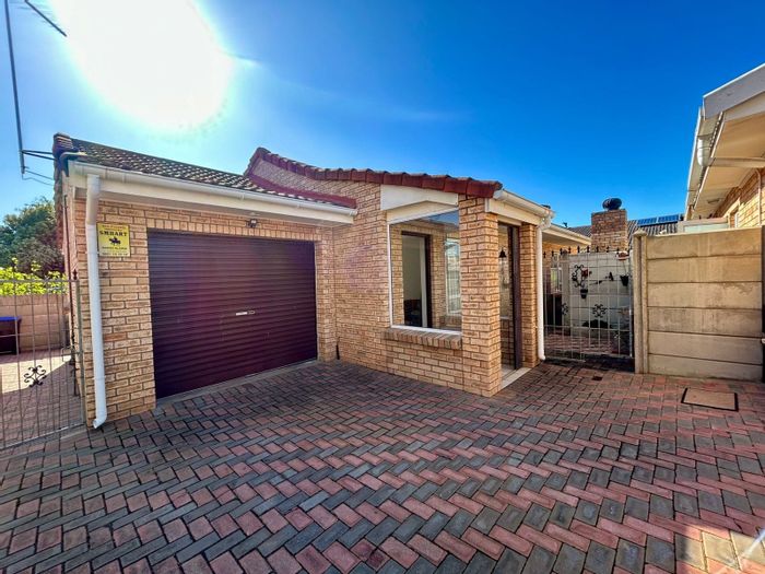 Wavecrest House For Sale: 3 beds, 2 baths, garden, garage, close to amenities.