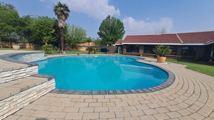 Spacious family home with cottage, pool, security, and ample parking in Three Rivers East.