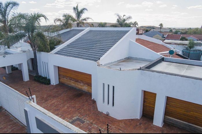 For Sale: House in Lenasia South with 4 bedrooms, 3.5 bathrooms, and secure parking.