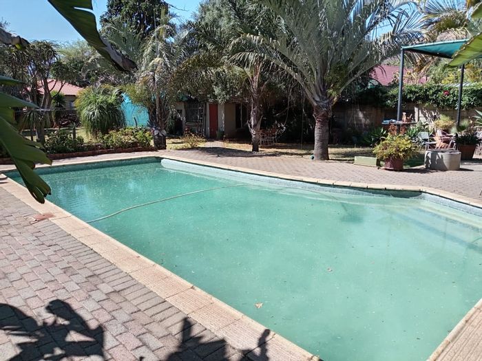 House for sale in Pretoria North with pool, flatlet, and spacious yard.