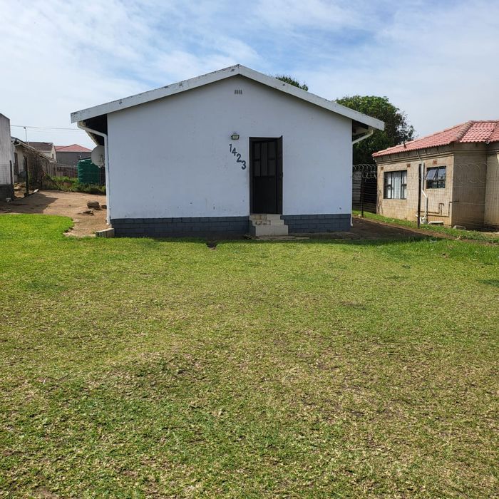 3-Bedroom House To Rent in Ulundi Central, close to amenities and secure parking.