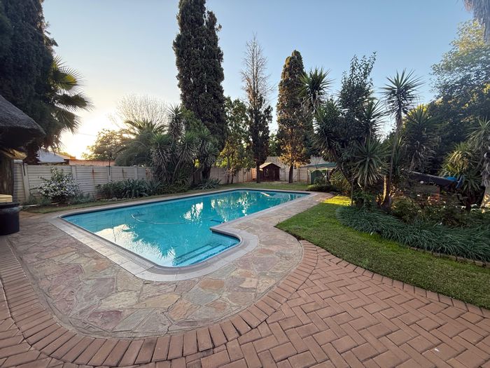 Three Rivers House For Sale: 3 beds, pool, lapa, flatlet, borehole.