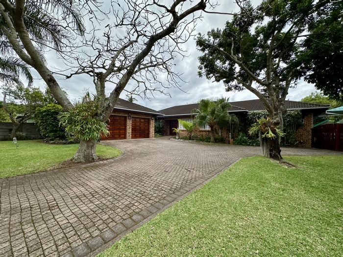 For Sale: 4-Bedroom House in Meer En See with Pool, Garages, and Study.