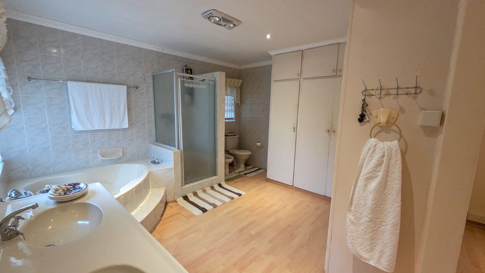 Main En-suite