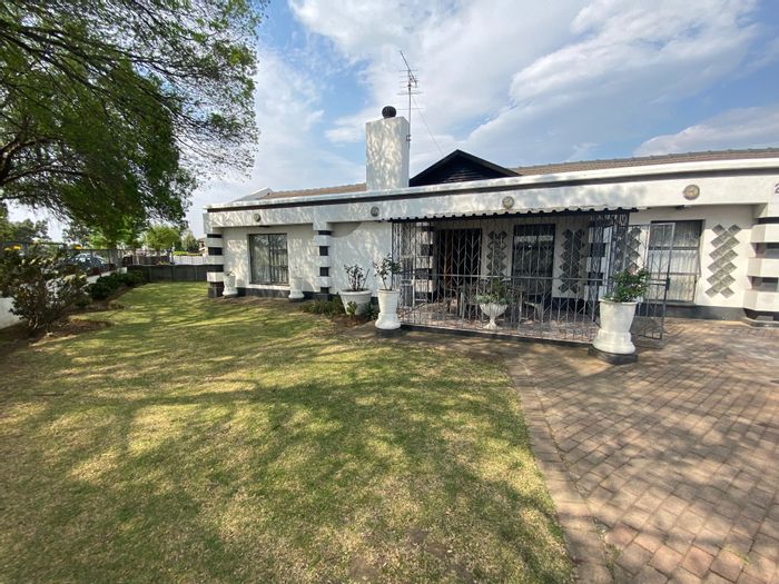 Spacious 4-Bedroom House with Flatlet for Sale in Mackenzie Park.