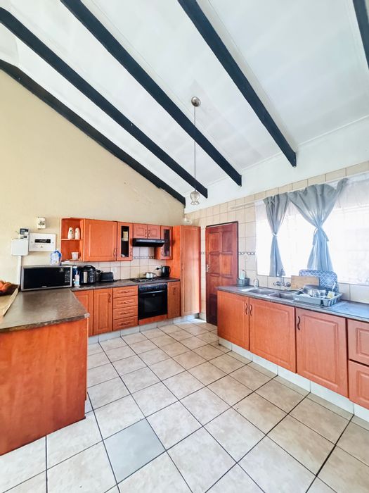 Witbank Central House For Sale: Dual living potential, parking, close to amenities.
