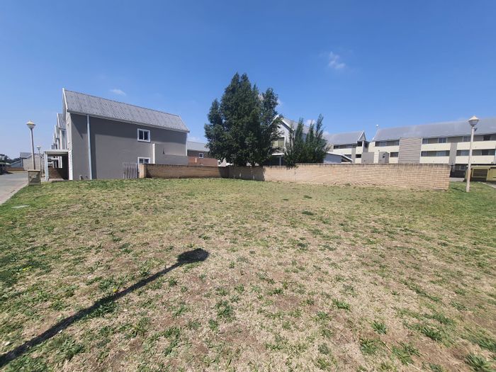Vacant Land Residential in Riverspray Lifestyle Estate For Sale - River Access, Building Packages Available.