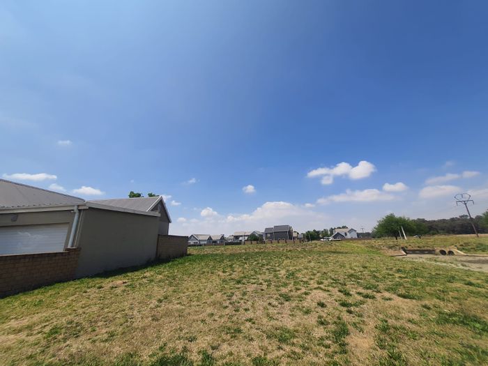 Vacant Land for Sale in Riverspray Lifestyle Estate with River Access and Building Packages.