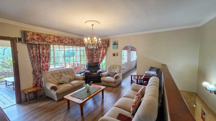 Chase Valley House For Sale: 4 bedrooms, entertainment areas, pool, and jacuzzi.