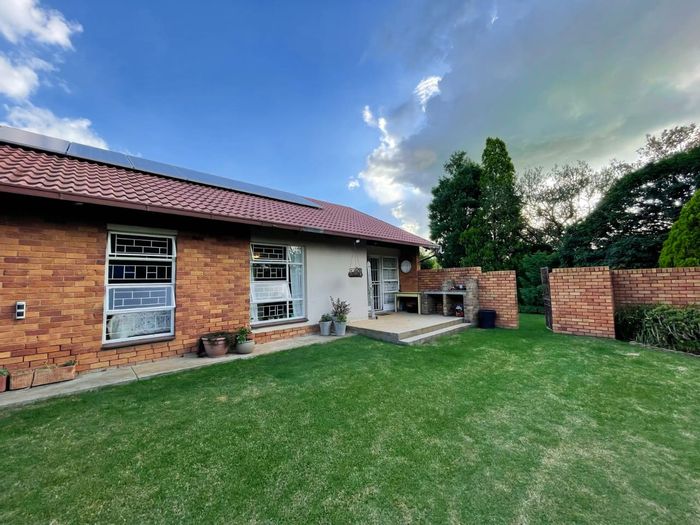 Secunda Central House For Sale: 4 Bedrooms, solar power, large garden, double garage.