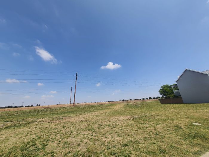 Vacant Land for Sale in Riverspray Lifestyle Estate: River access, boat launching, and amenities.