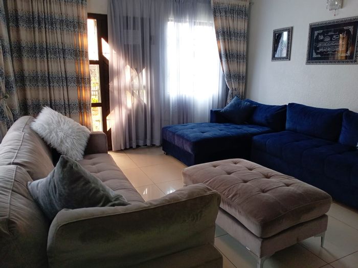 Kinross House For Sale: 3 bedrooms, 3 garages, large yard, approved bathroom plans.