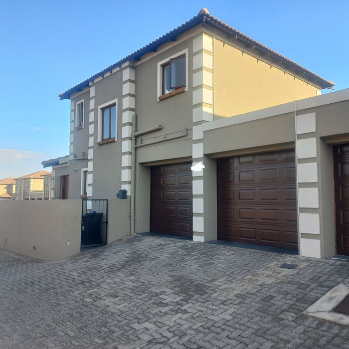 Three-Bedroom Townhouse to Rent in Arundo Estate with garden and parking spaces.