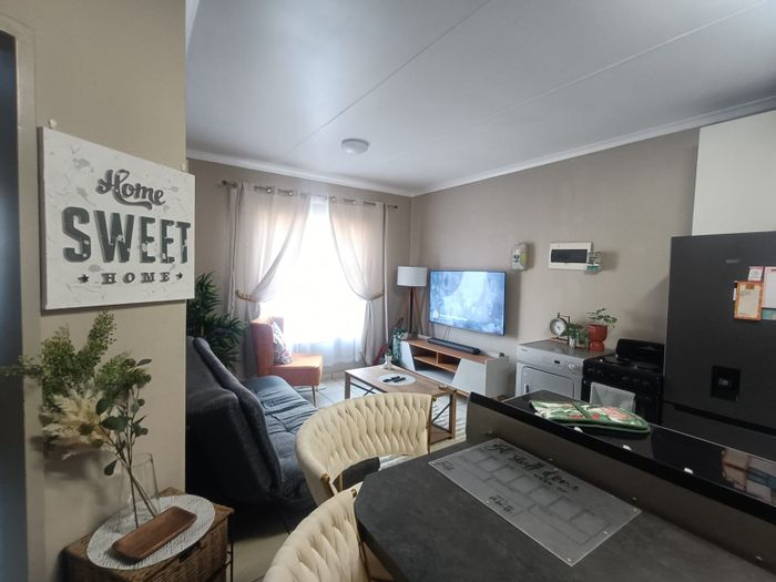 1-Bedroom Flat For Sale in Vanderbijlpark Cw 5 with secure parking and laundry facilities.