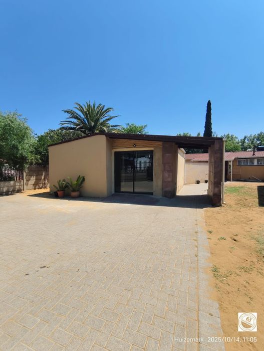 To Rent: House in Sasolburg Ext 15 with 1 bedroom, carport, and secure area.
