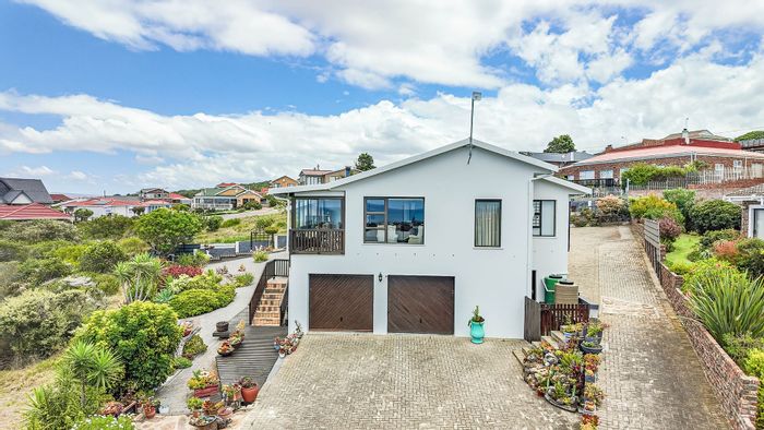 House for Sale in Tergniet: 4 Bedrooms, Sea View, Dual Garage, Easy Access.