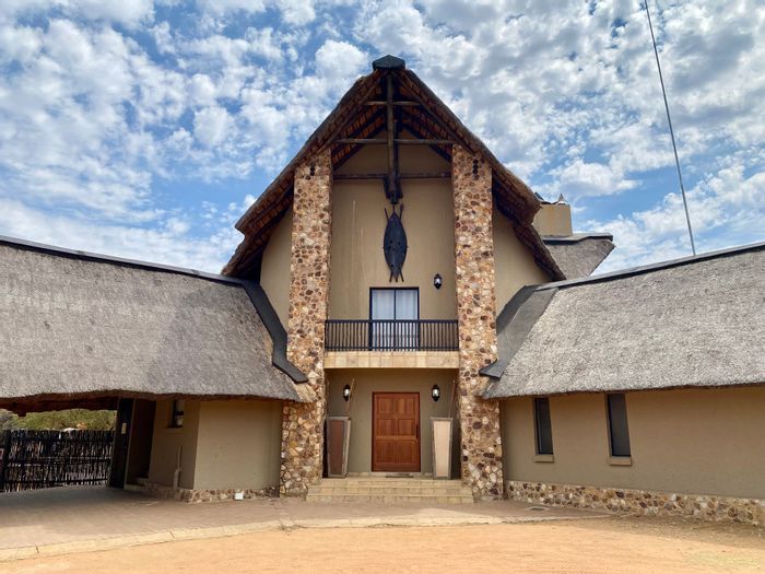 For Sale: House in Zebula Golf Estate with 4 bedrooms, entertainment area, and rental potential.