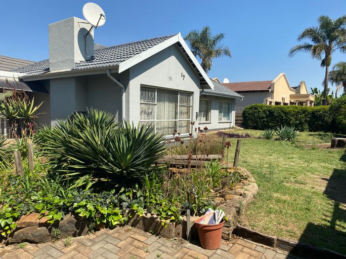 House For Sale in Boksburg South: 3 Bedrooms, Lapa, Granny Flat, Spacious Living.