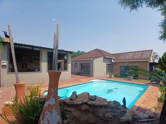 House For Sale in Brakpan Central: 3 Beds, Flatlet, Pool, Entertainment Area.