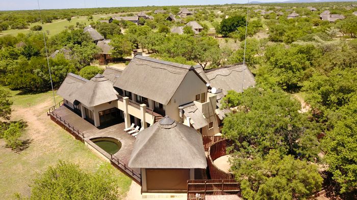 For Sale: House in Zebula Golf Estate with 4 beds, golf cart, and game-viewing vehicle.