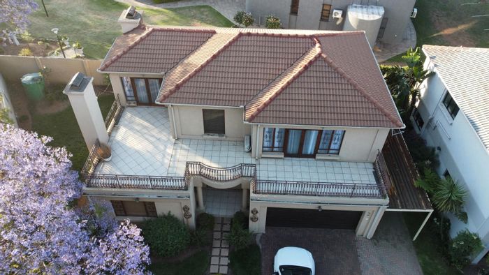 For Sale: House in Witbank Ext 10 with 3 bedrooms, braai room, and double garage.