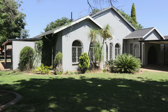 Ferryvale House For Sale: 3 Bedrooms, pool, lapa, secure parking, move-in ready.