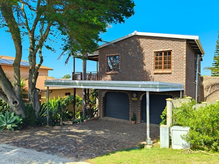 House For Sale in Noorsekloof: 4 bedrooms, double garage, sea views, spacious garden.