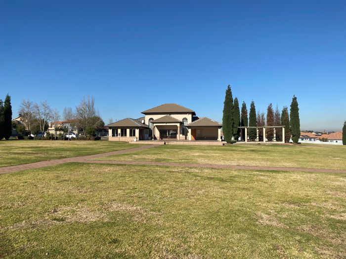 For Sale: Townhouse in Parkrand with pool, tennis courts, and secure living.