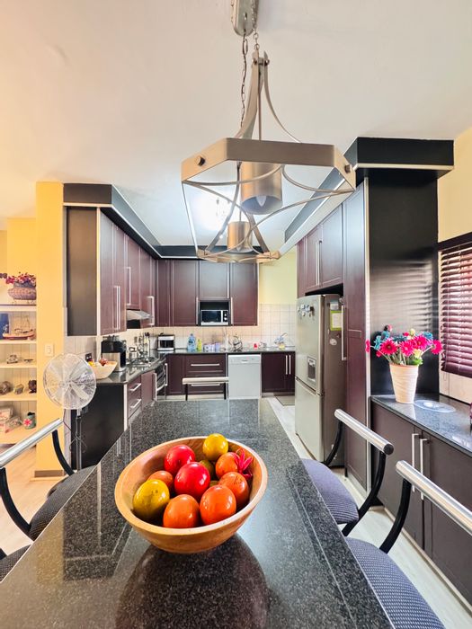 For Sale: House in Hoeveld Park with 3 beds, garden, double garages, and carports.