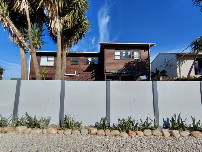 Versatile 5-bedroom house in C Place, ideal for dual living or investment. For Sale.