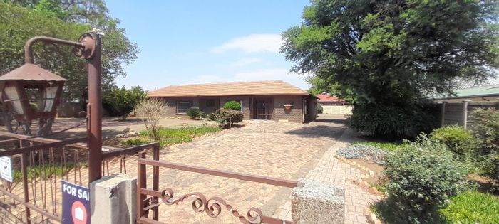 Riversdale House For Sale: 4-bed home, 2-bed flatlet, workshop, large yard.